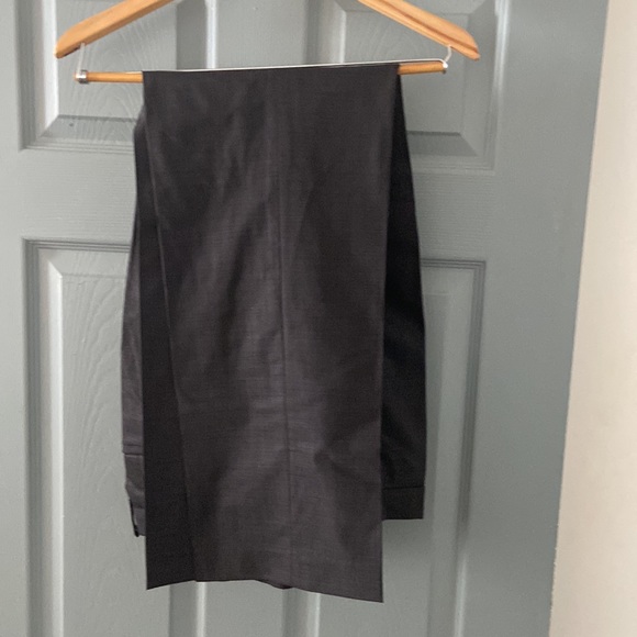 COPY - Brand new men Express three piece suit size 44 R color dark gray. - Picture 5 of 6